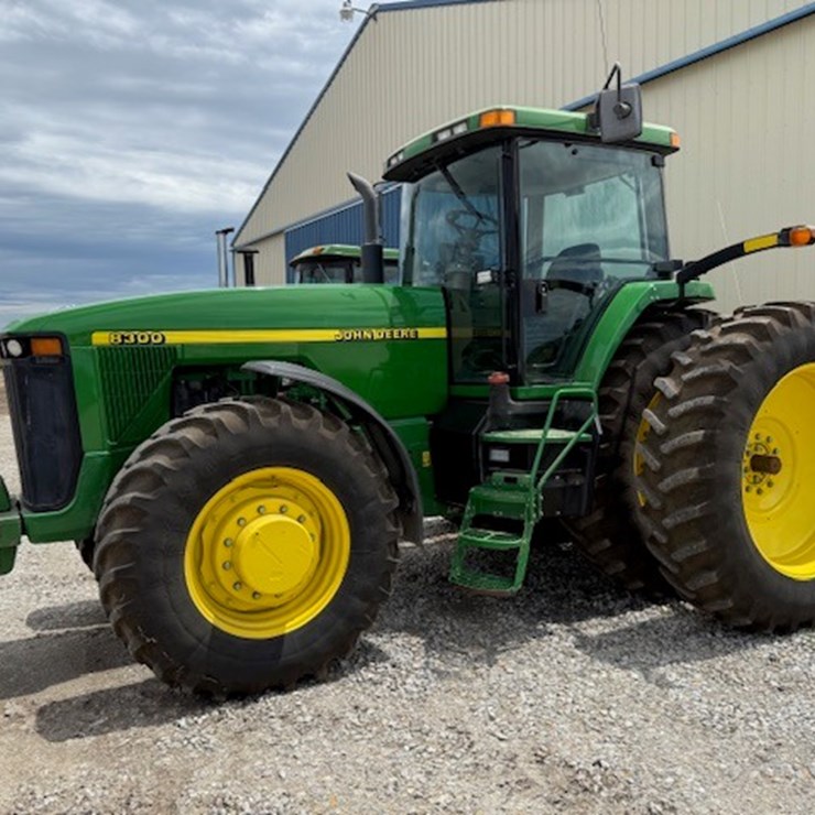 JOHN DEERE 8300