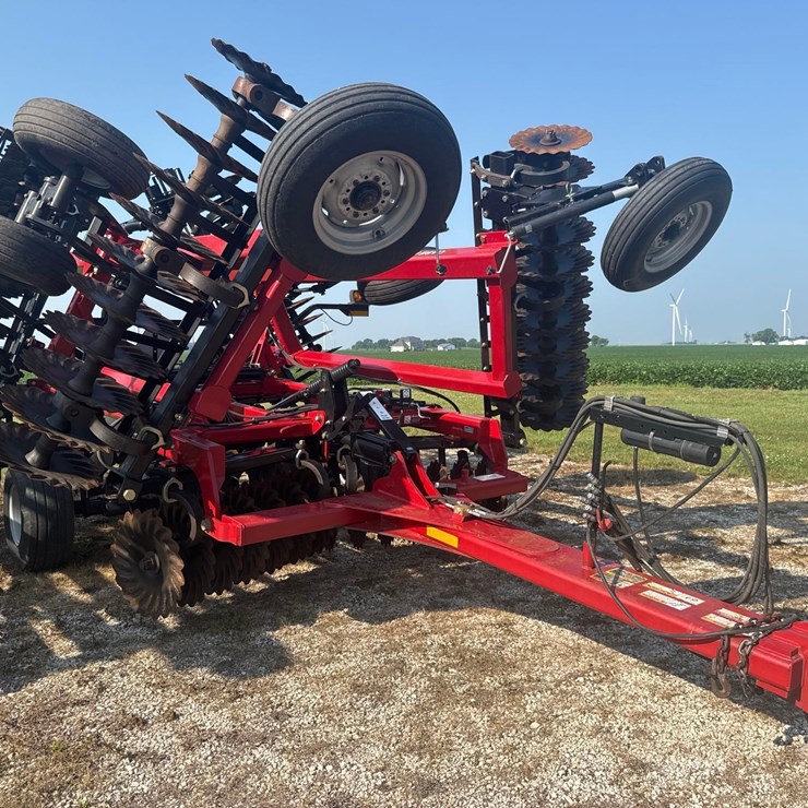 2013 22’ C-IH 330 True Tandem Turbo VT disc