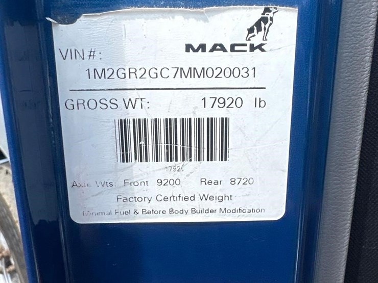 2021-mack-granite-64fr-image-19