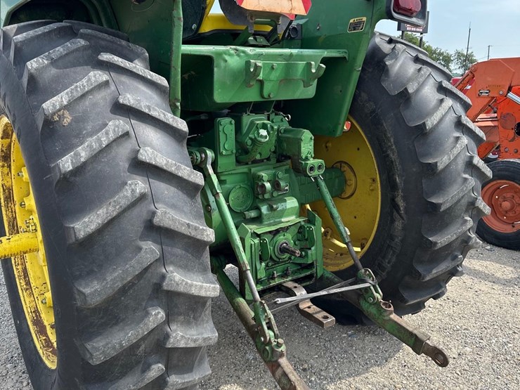 john-deere-4040-image-8
