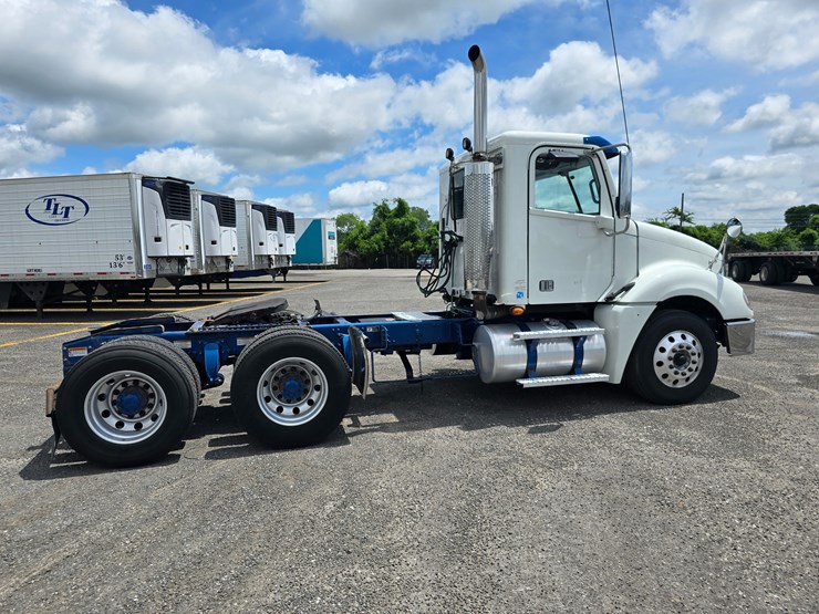 2020-freightliner-columbia-120-image-24