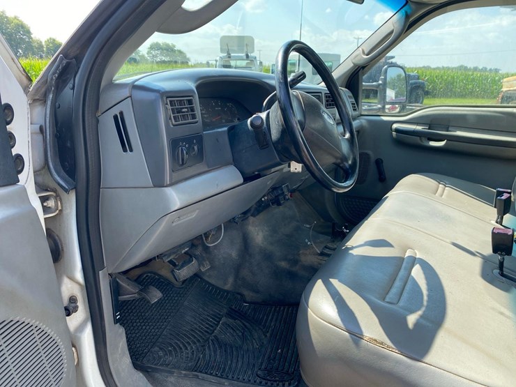 2003-ford-f550-image-32