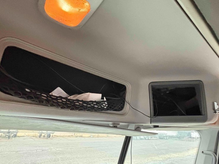 2009-freightliner-columbia-120-image-53