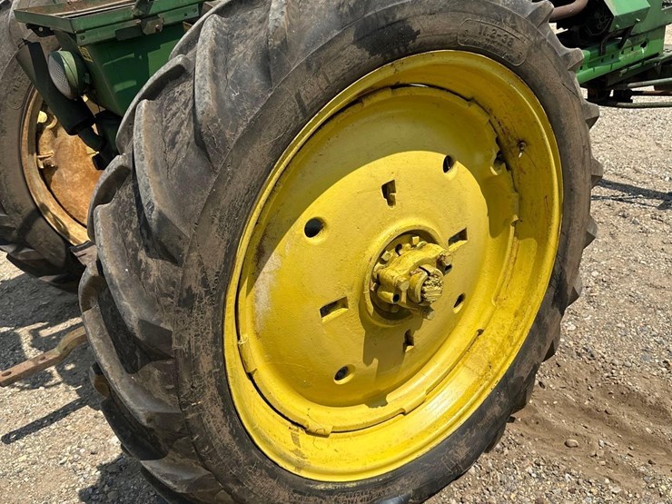 john-deere-b-image-11
