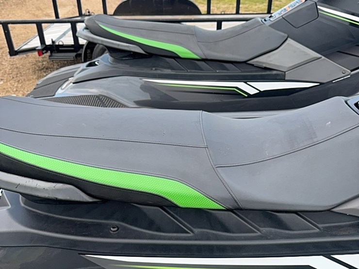 yamaha-wave-runners-ex-deluxe-one-not-running--will-need-engine-work-image-8