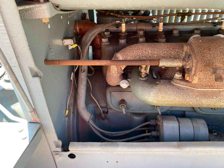 caterpillar-10-ag-crawler-image-16