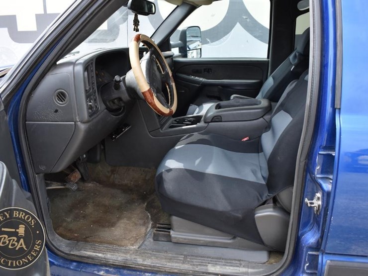 2003-chevrolet-silverado-2500-image-27