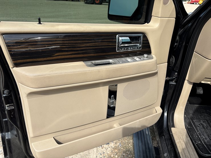 2009-lincoln-navigator-image-13