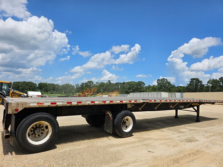 2011-great-dane-48'-x-102"-image-3
