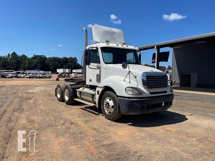 2006-freightliner-columbia-120-image-4