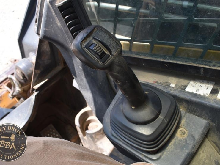 2012-deere-333d-image-26