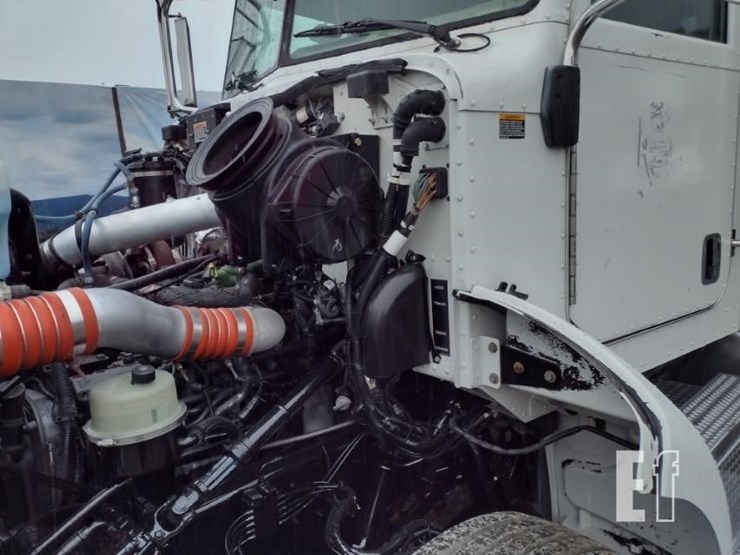 2008-peterbilt-335-image-17
