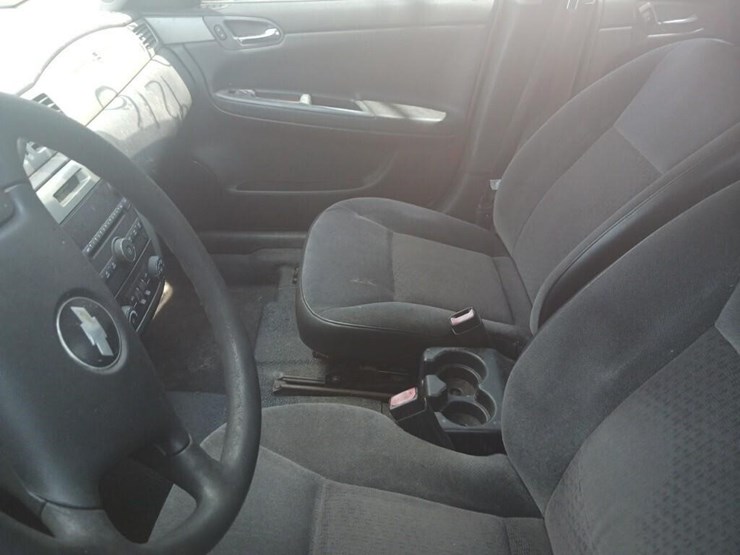 2010-chevrolet-impala-unmarked-image-3