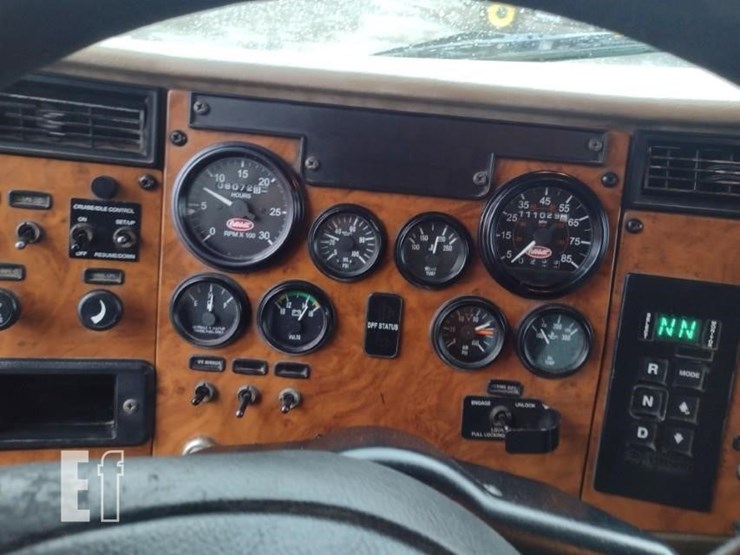 2008-peterbilt-335-image-9