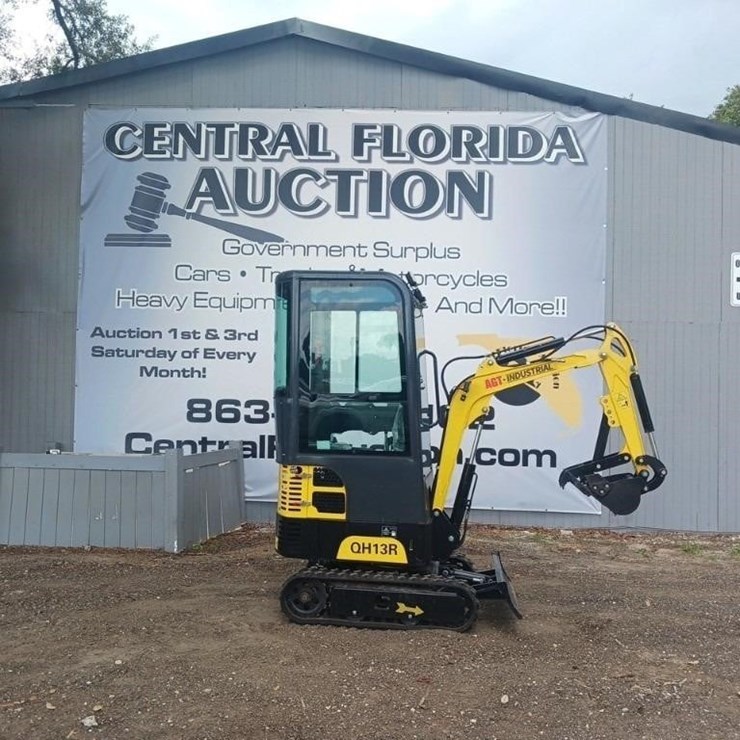 AGT MINI EXCAVATOR Runs/Moves
