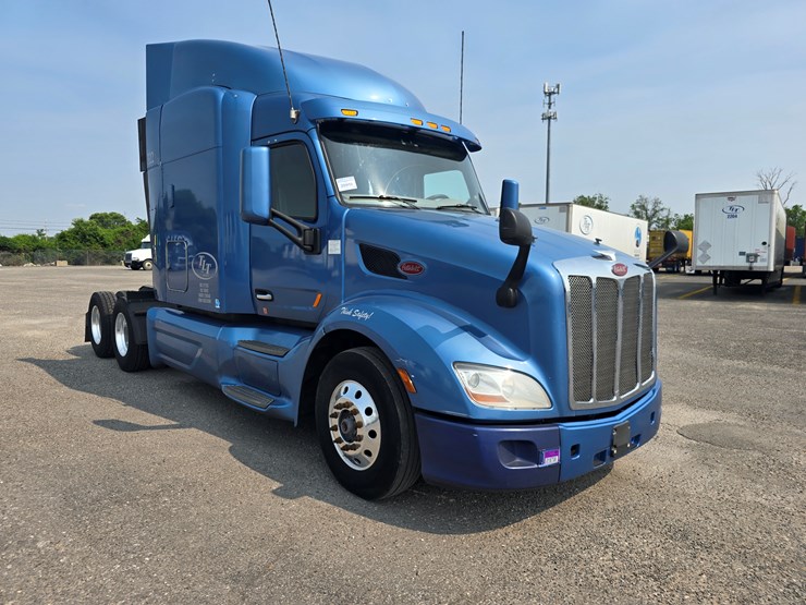 2019-peterbilt-579-image-39