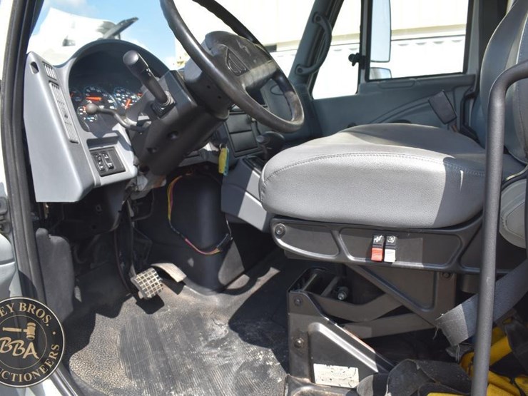 2006-international-durastar-4300-image-46