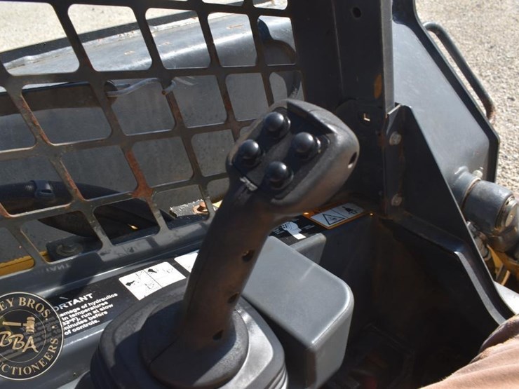 2019-deere-325g-image-61