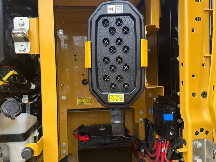 2021-caterpillar-320gc-image-27