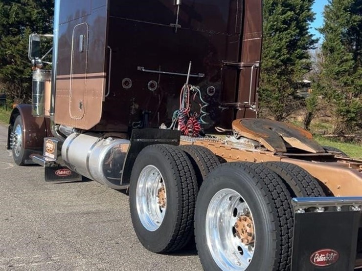 2000-peterbilt-379-image-8