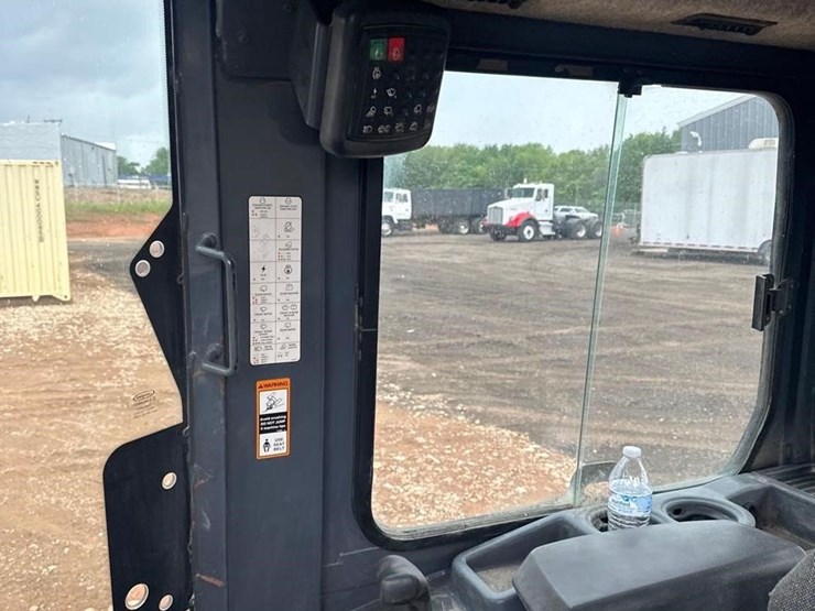 2013-deere-650k-lgp-image-26