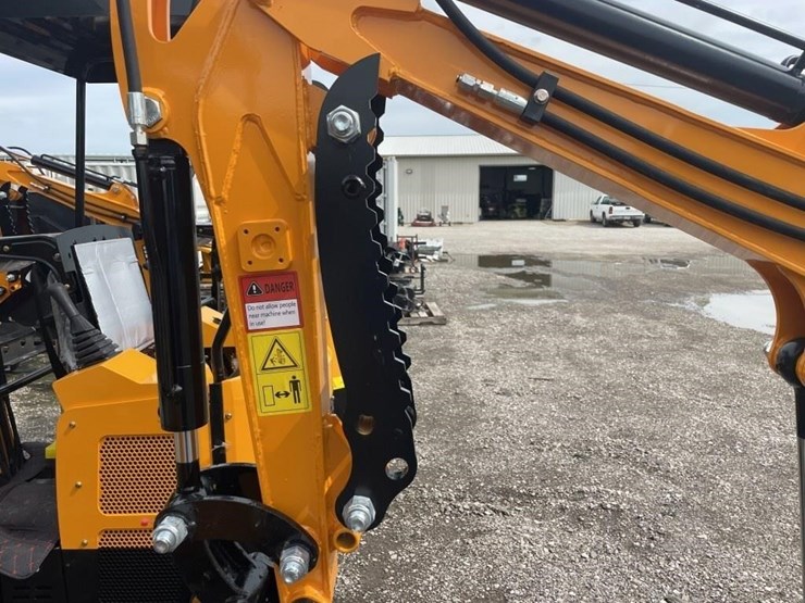 new-miva-mini-excavator:-6.6t-image-4