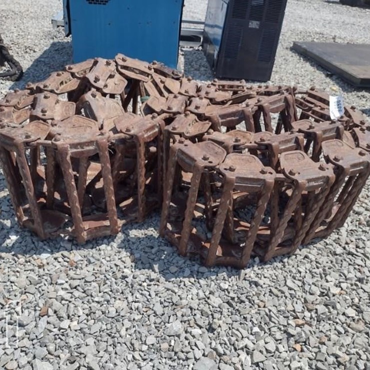 STEEL SKID LOADER TRACKS