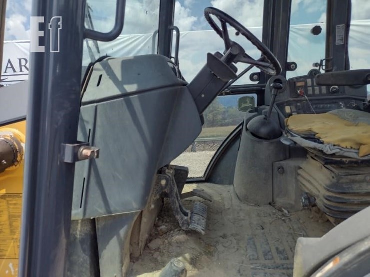 2010-deere-310j-image-12