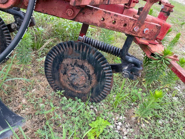 ih-720-6-bottom-plow-image-4