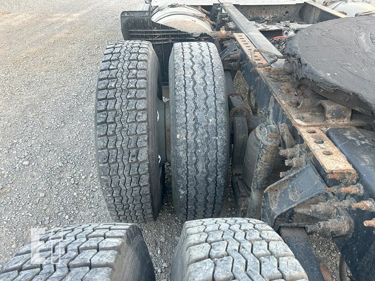 2012-mack-pinnacle-cxu613-image-11