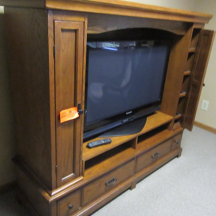 #8889 • Hutch with 42" Panasonic Flat Screen TV
