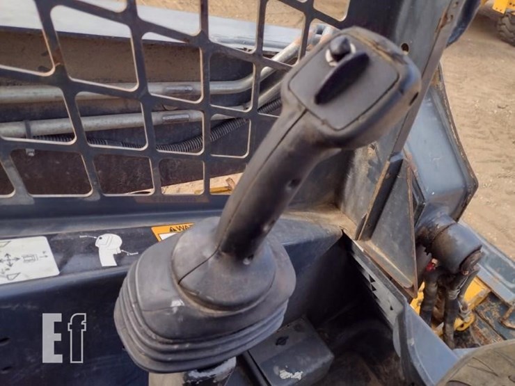 deere-323d-image-10