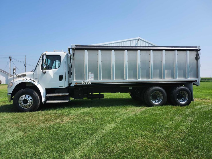 2007-freightliner-business-class-m2-tandem-truck-image-4