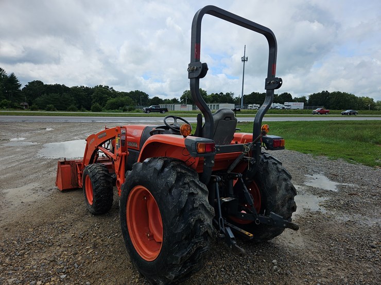 #20866-•-2008-kubota-l3240-tractor-image-7