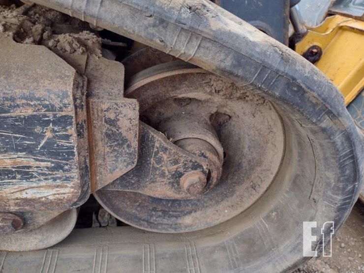 deere-323d-image-24