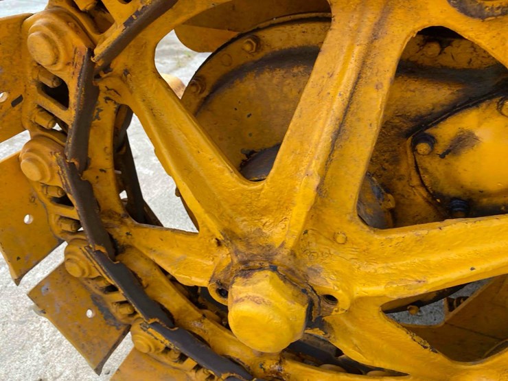 caterpillar-22-ag-crawler-image-20