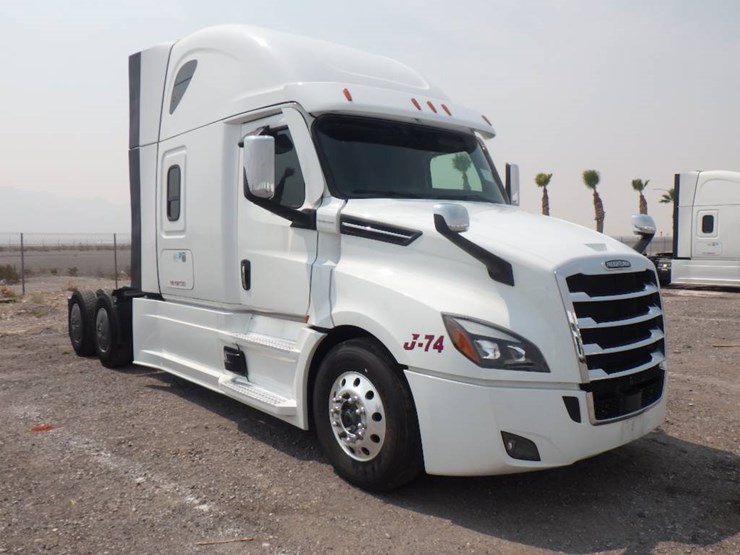 2023-freightliner-cascadia-126-image-2