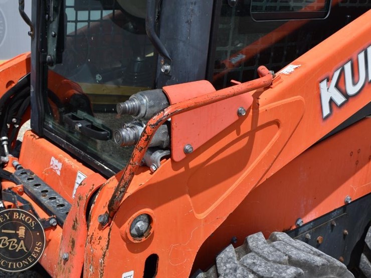 2017-kubota-ssv65-image-23