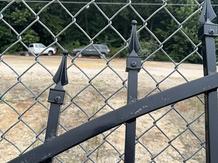 two-8-foot-gates-with-whitetail-image-4