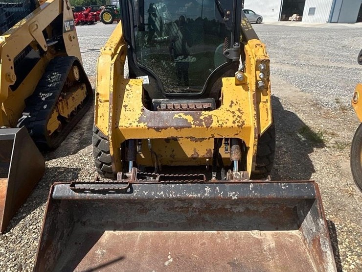 2021-caterpillar-236d3-image-2