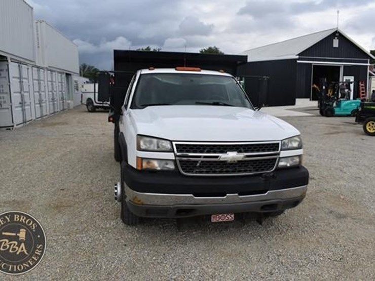 2005-chevrolet-3500-image-8