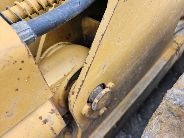 caterpillar-d4c-image-84