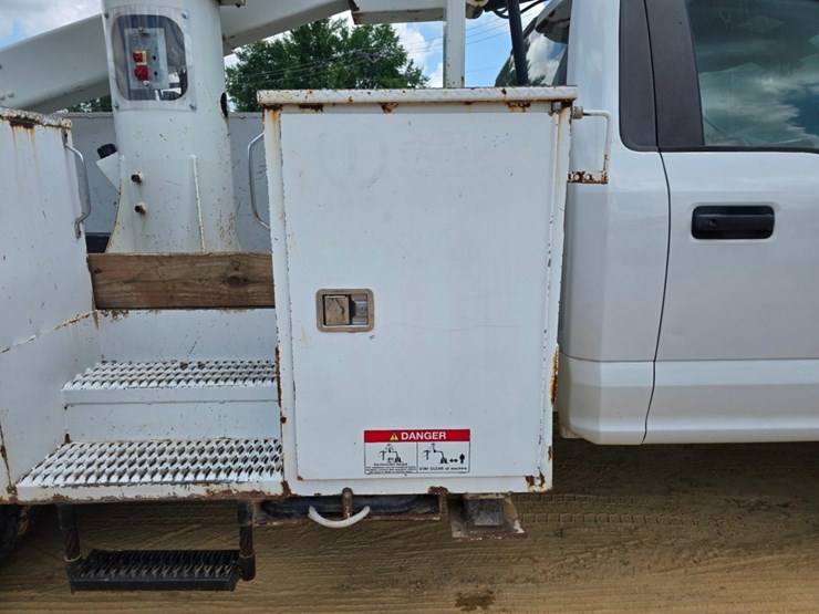 2017-ford-f550-image-14