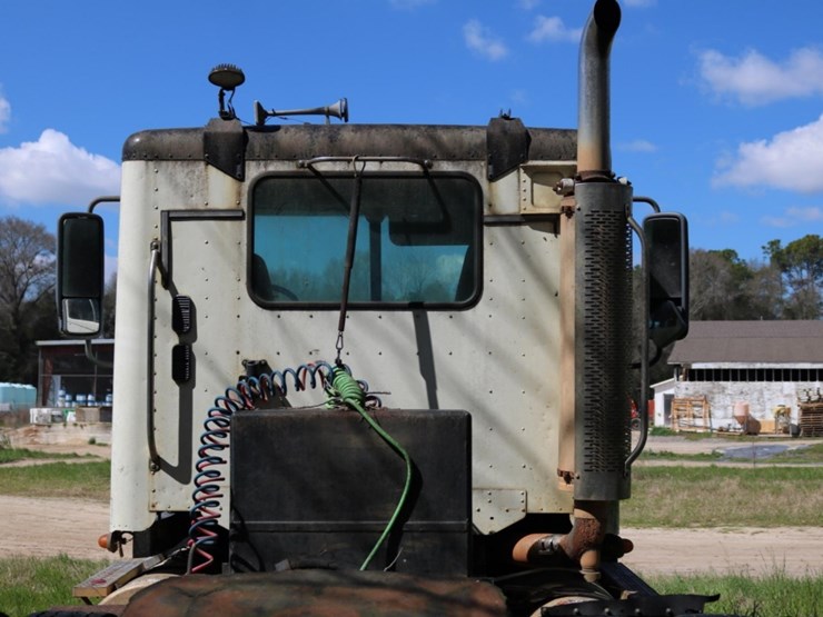 2007-freightliner-columbia-120-image-7