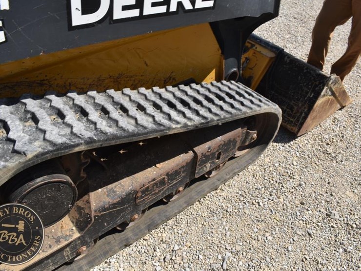 2019-deere-325g-image-43
