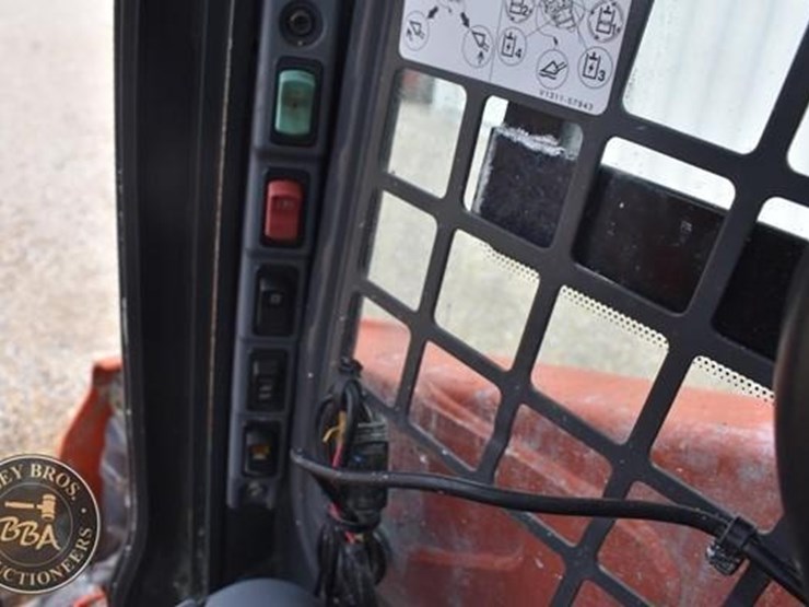 2017-kubota-ssv65-image-46