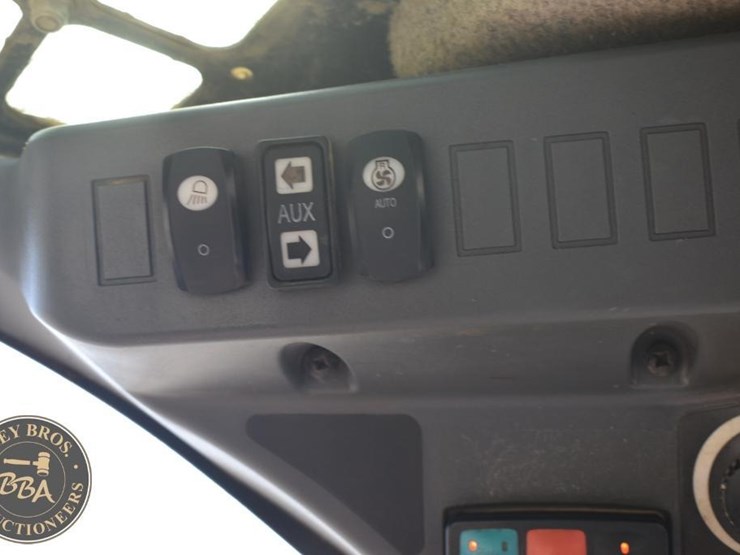 2019-deere-325g-image-53