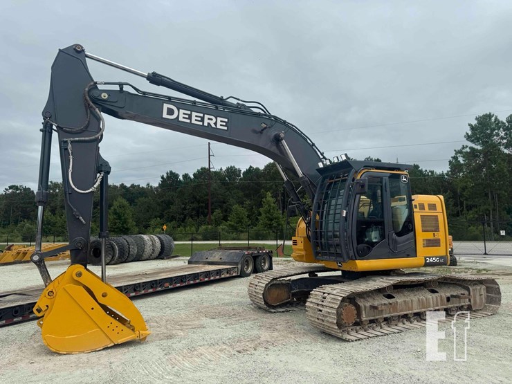 2021-deere-245g-lc-image-2