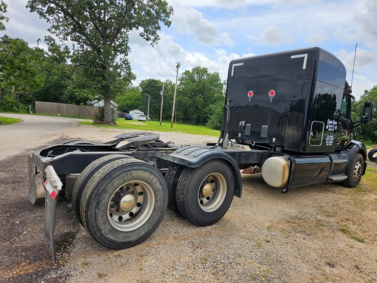 2018-peterbilt-579-image-23