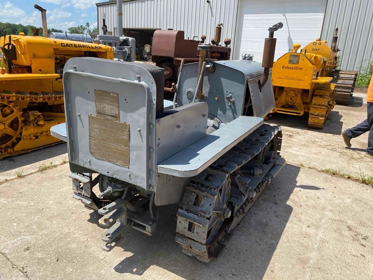 caterpillar-10-ag-crawler-image-4